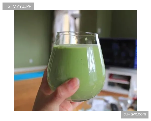 库里家冰箱里塞满有机羽衣甘蓝，训练完喝的奶昔比我的房租还贵